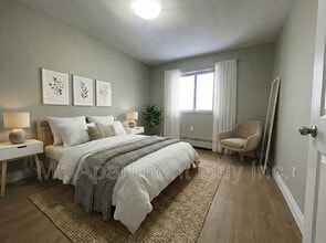 45 Paisley Blvd W in Mississauga, ON - Building Photo - Building Photo