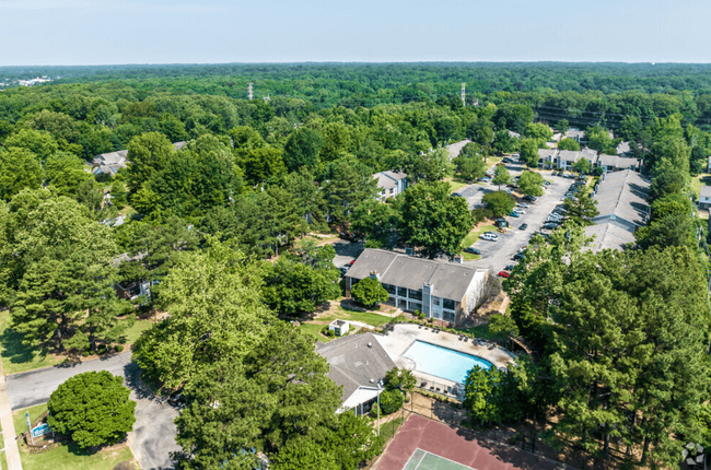 The Meadows in Memphis, TN - Building Photo - Building Photo