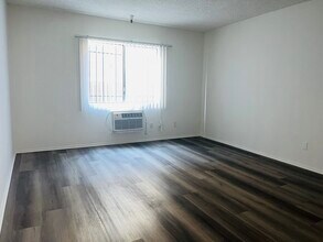 943 Elden Ave, Unit 206 in Los Angeles, CA - Building Photo - Building Photo