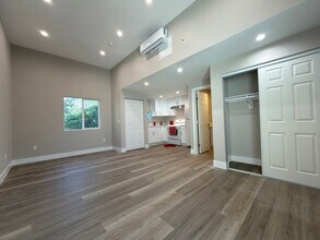 1382 Molino Ave, Unit A in Long Beach, CA - Building Photo - Building Photo