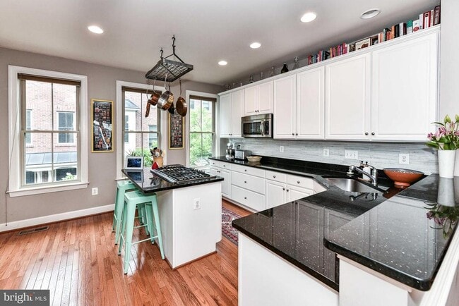 property at 2505 S Kenmore Ct