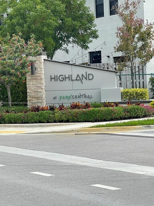 10431 NW 82nd St, Unit 7 in Doral, FL - Building Photo