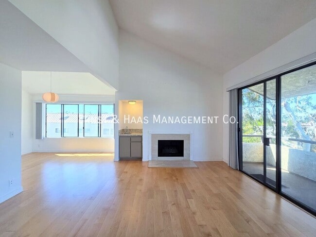 225 Hermosa Ave in Long Beach, CA - Building Photo - Building Photo