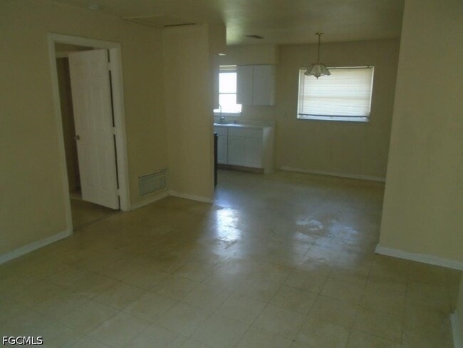 2625 Linhart Ave in Ft. Myers, FL - Building Photo - Building Photo