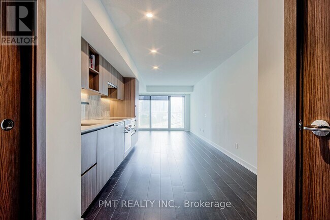 19-919 Bathurst St in Toronto, ON - Building Photo - Building Photo