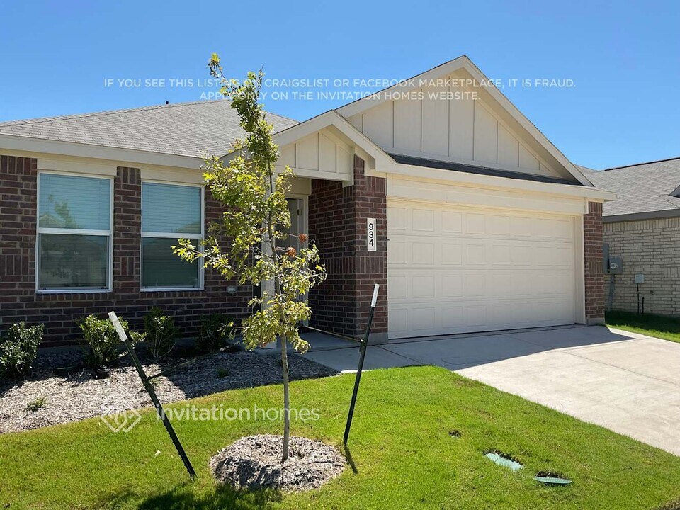 934 Carrick Dr in Ennis, TX - Building Photo
