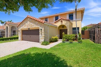 9777 NW 8th St in Miami, FL - Building Photo - Building Photo