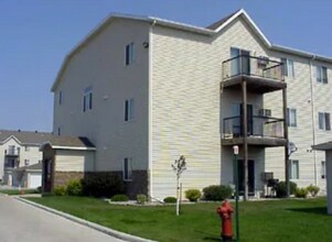 Demaio Apartments in Fargo, ND - Building Photo - Building Photo