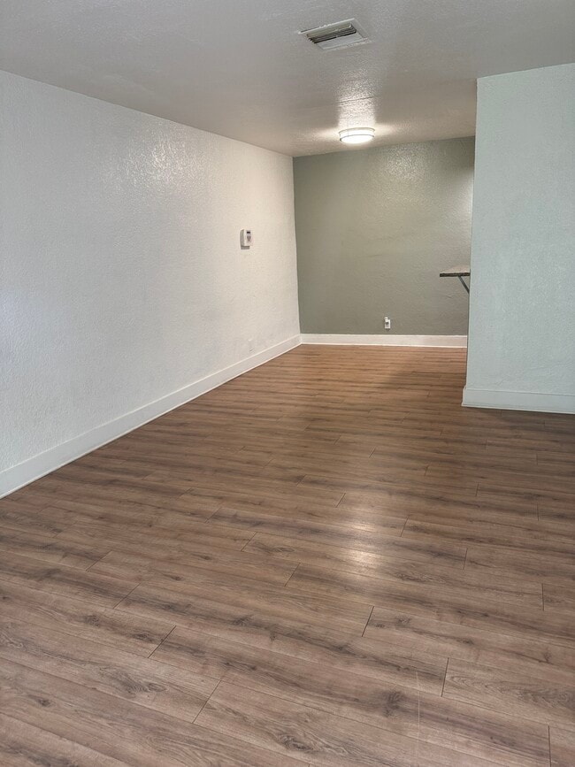 5827 NW 22nd Ct in Lauderhill, FL - Foto de edificio - Building Photo