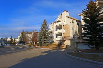 153 Spring Cres SW in Calgary, AB - Building Photo - Building Photo