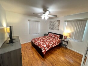 12021 Louise Ave in Los Angeles, CA - Foto de edificio - Building Photo