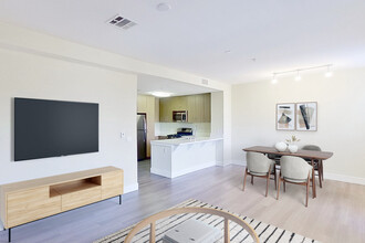 701 Breeze Hill Rd-Unit -FL2-ID94A in Vista, CA - Building Photo - Building Photo