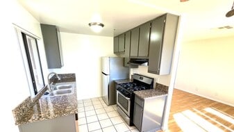 Clark Drive Apartments in Los Angeles, CA - Building Photo