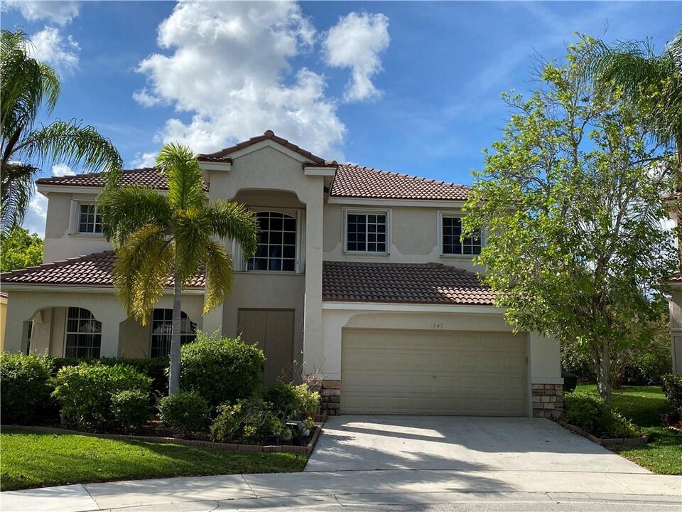 1647 Sandpiper Cir in Weston, FL - Building Photo