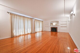 361 N Mansfield Ave in Los Angeles, CA - Building Photo - Building Photo