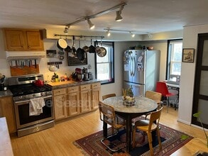 285 1/2 Weaver St in Winooski, VT - Building Photo - Building Photo