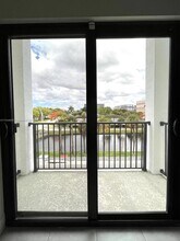 8201 NW 41st St-Unit -303 in Doral, FL - Building Photo - Building Photo