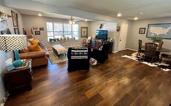 715 North Ave in Whitesboro, TX - Foto de edificio - Building Photo