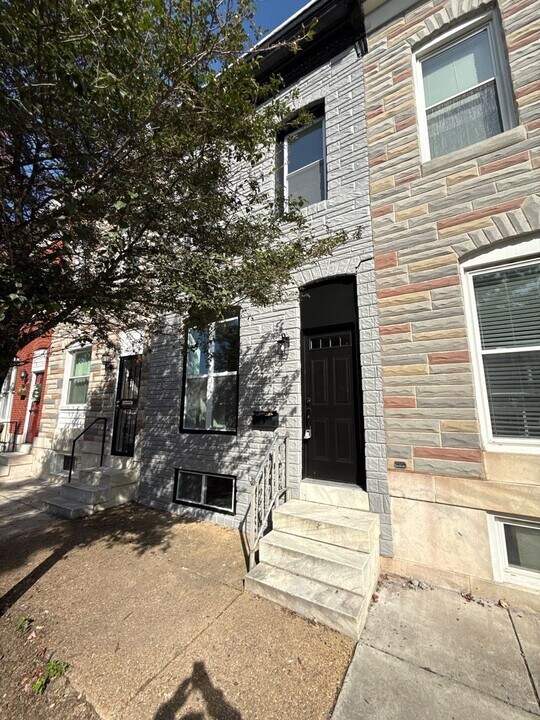 29 N Ellwood Ave in Baltimore, MD - Building Photo