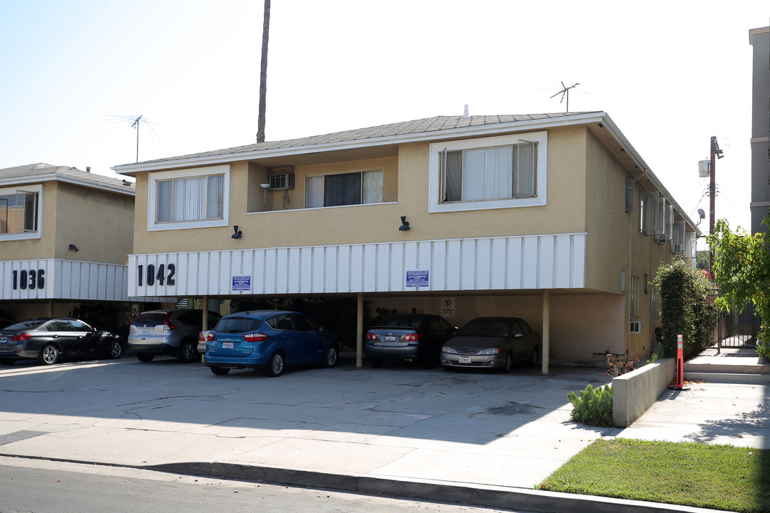 1042 S Holt Ave in Los Angeles, CA - Building Photo