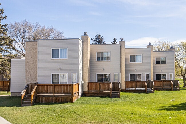 Pepperwood Village in Edmonton, AB - Building Photo - Building Photo