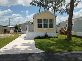 4 Anita Dr in Lake Placid, FL - Building Photo