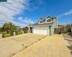 118 Meadowlark Way in Hercules, CA - Building Photo - Building Photo