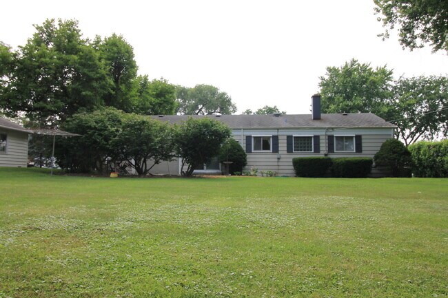 5525 Virginia Ave in Clarendon Hills, IL - Building Photo - Building Photo