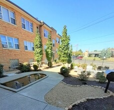 Cincinnati Premier Living* in Cincinnati, OH - Building Photo - Building Photo