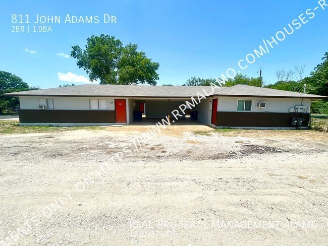 811 John Adams Dr in San Antonio, TX - Building Photo - Building Photo