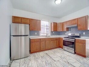 329 S 19th St in Newark, NJ - Building Photo - Building Photo
