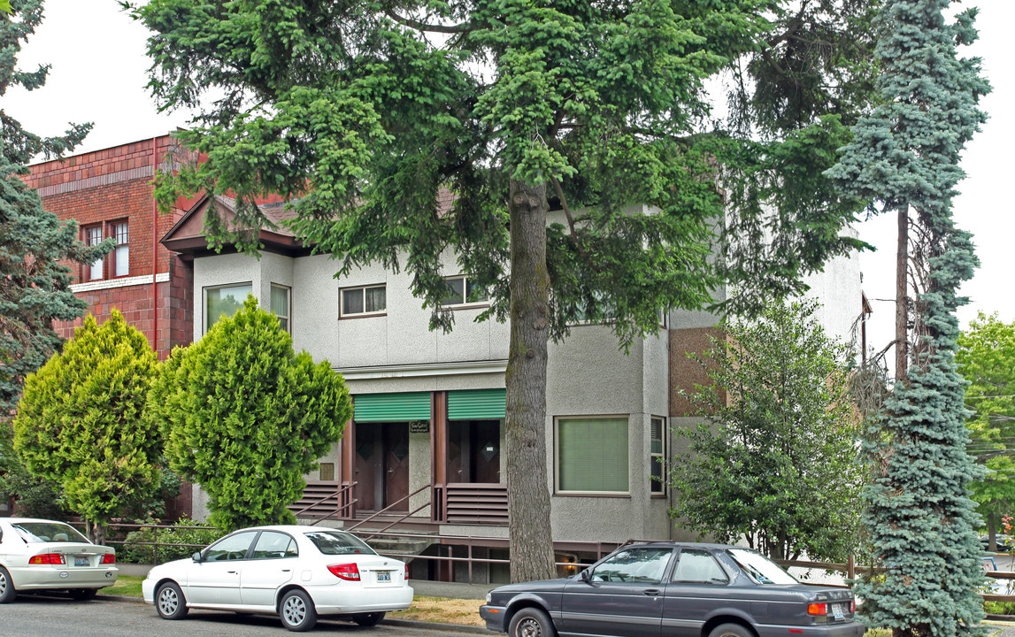 Twin Gables Apartments in Tacoma, WA - Building Photo