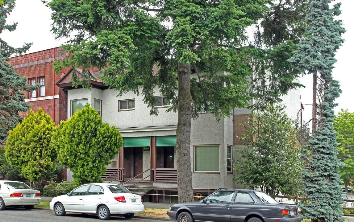 Twin Gables Apartments in Tacoma, WA - Building Photo