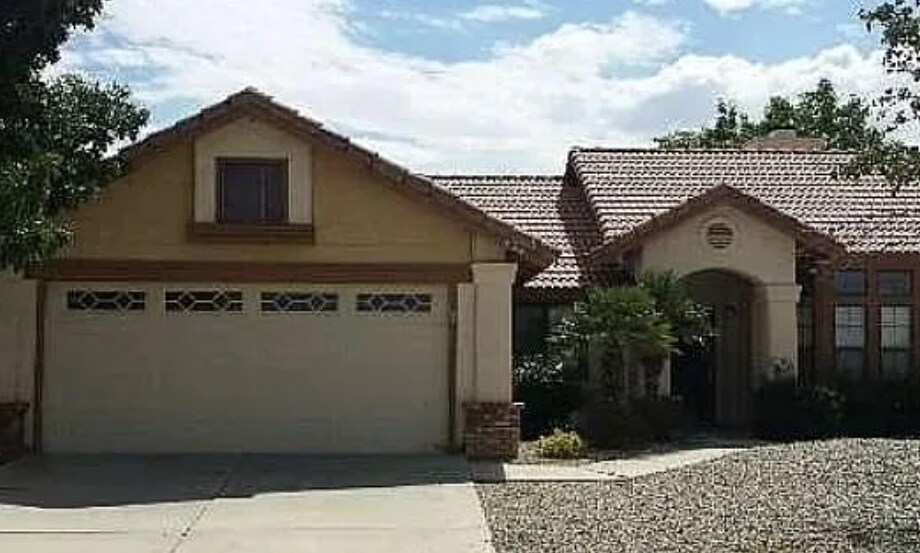 824 Lois Ln in Lancaster, CA - Building Photo