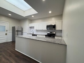 996 Chestnut St, Unit 2 in Newton, MA - Building Photo - Building Photo