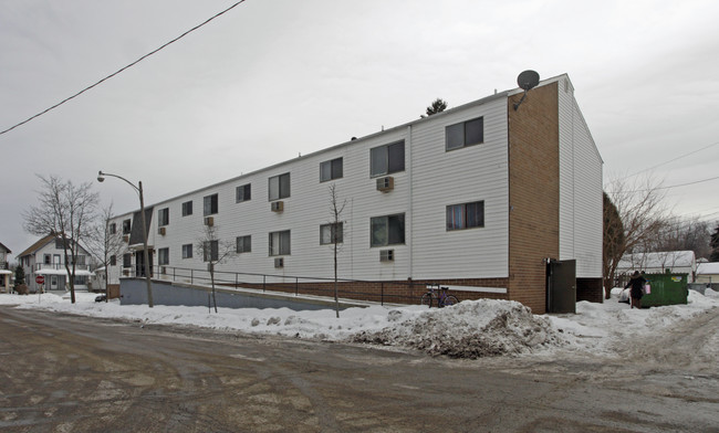 939 E Homer St in Milwaukee, WI - Building Photo - Building Photo