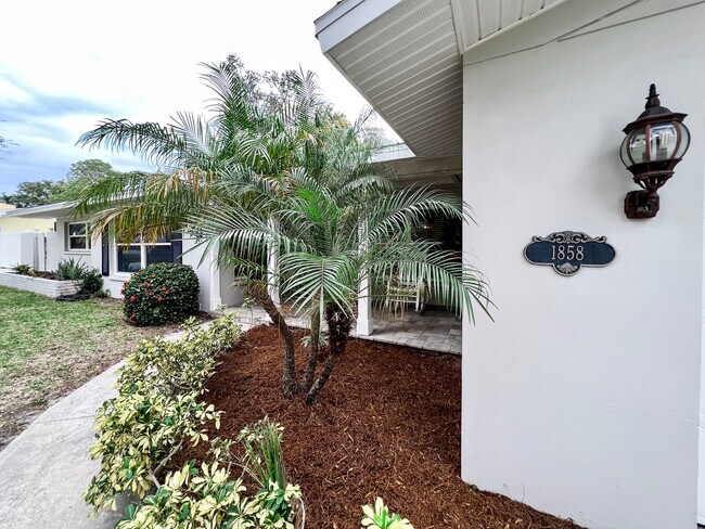 1858 Oak Park Dr S in Clearwater, FL - Building Photo - Building Photo