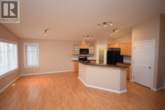 168 Royal Birch Mt NW in Calgary, AB - Building Photo - Building Photo
