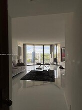 2000 Towerside Terrace in Miami, FL - Foto de edificio - Building Photo