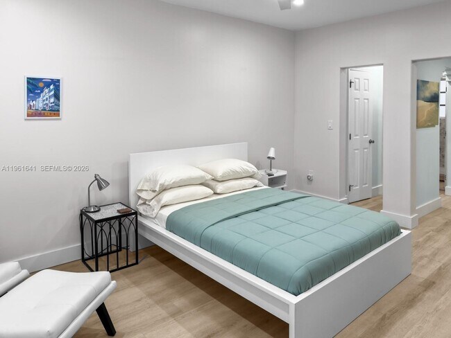 1227 Euclid Ave in Miami Beach, FL - Foto de edificio - Building Photo