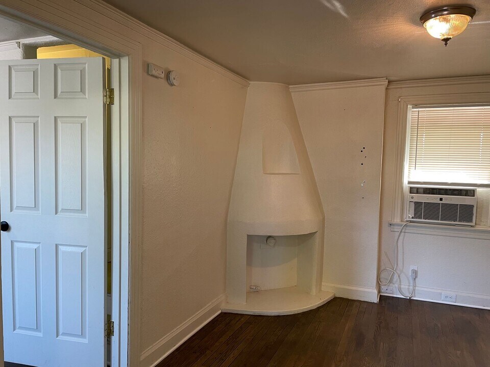 803 W 11th St in Medford, OR - Building Photo