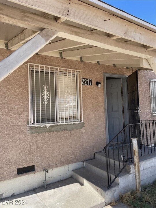 2217 Daley St in North Las Vegas, NV - Building Photo