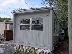 767 Espanola Ave in Ormond Beach, FL - Building Photo