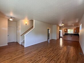 1015 Coburg Rd in Eugene, OR - Building Photo - Building Photo