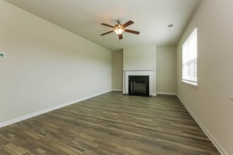 7524 Congregation St in Fairburn, GA - Foto de edificio - Building Photo