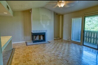 4444 Victory Dr in Houston, TX - Building Photo - Building Photo