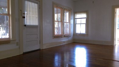 307 NW 15th St in Gainesville, FL - Foto de edificio - Building Photo