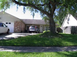 8827 Neff St in Houston, TX - Building Photo - Building Photo