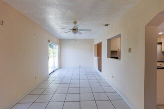 4513 NW 44th St in Tamarac, FL - Building Photo - Building Photo