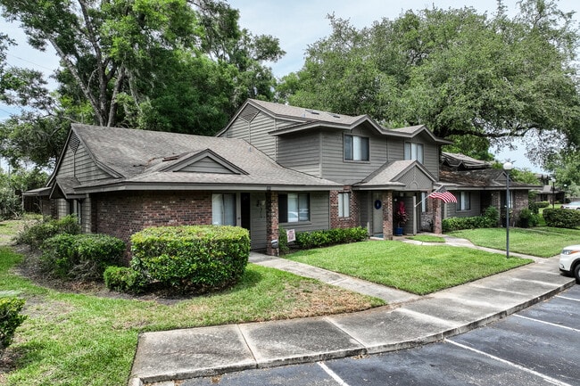 The Waterside in Jacksonville, FL - Building Photo - Building Photo